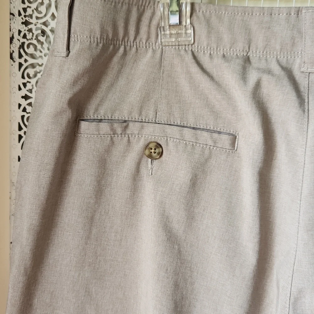 PGA Tour Shorts‎ Men's sz 38 tan golf